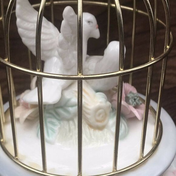 Trinket Box or Potpourri Holder Porcelain Doves in Gold-tone Cage on Hinged Lid - Picture 7 of 11